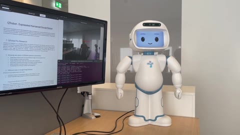 QTrobot 다국어 대화 · 개발 데모 · 영상 장면